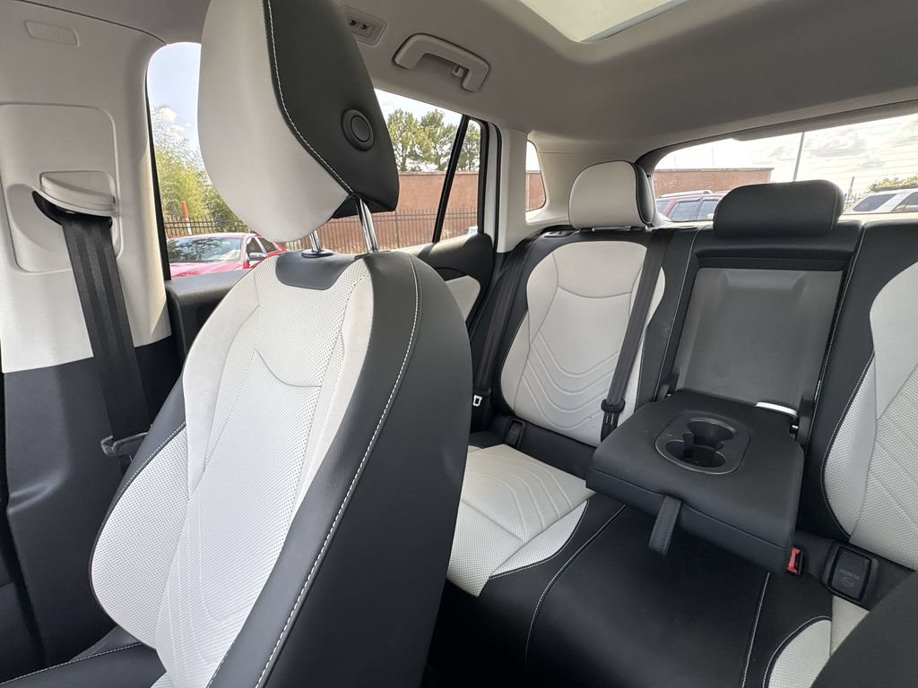 Used 2025 Volkswagen Tiguan SE AWD/4WD image 12