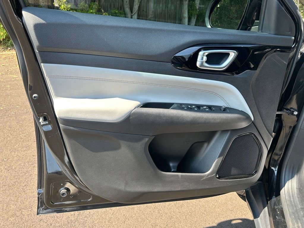 Used 2022 Jeep Compass Limited image 30