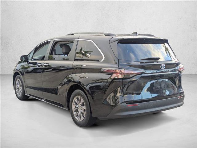 Certified 2023 Toyota Sienna XLE image 7