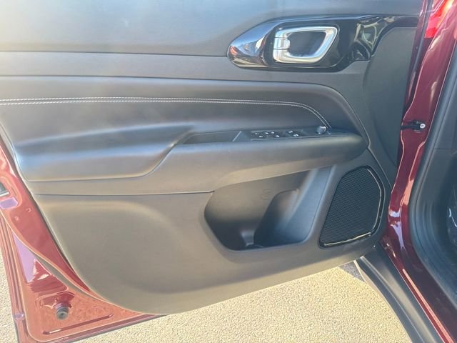 Used 2022 Jeep Compass Latitude AWD/4WD image 9