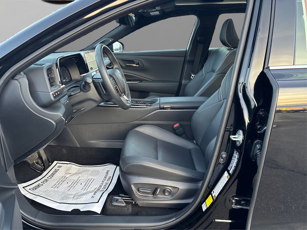 Used 2025 Toyota Crown Signia w/ Advanced Technology Package image 9