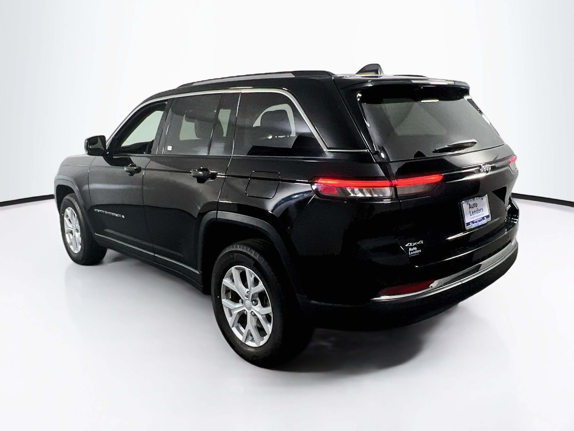 Used 2023 Jeep Grand Cherokee Limited AWD/4WD image 7