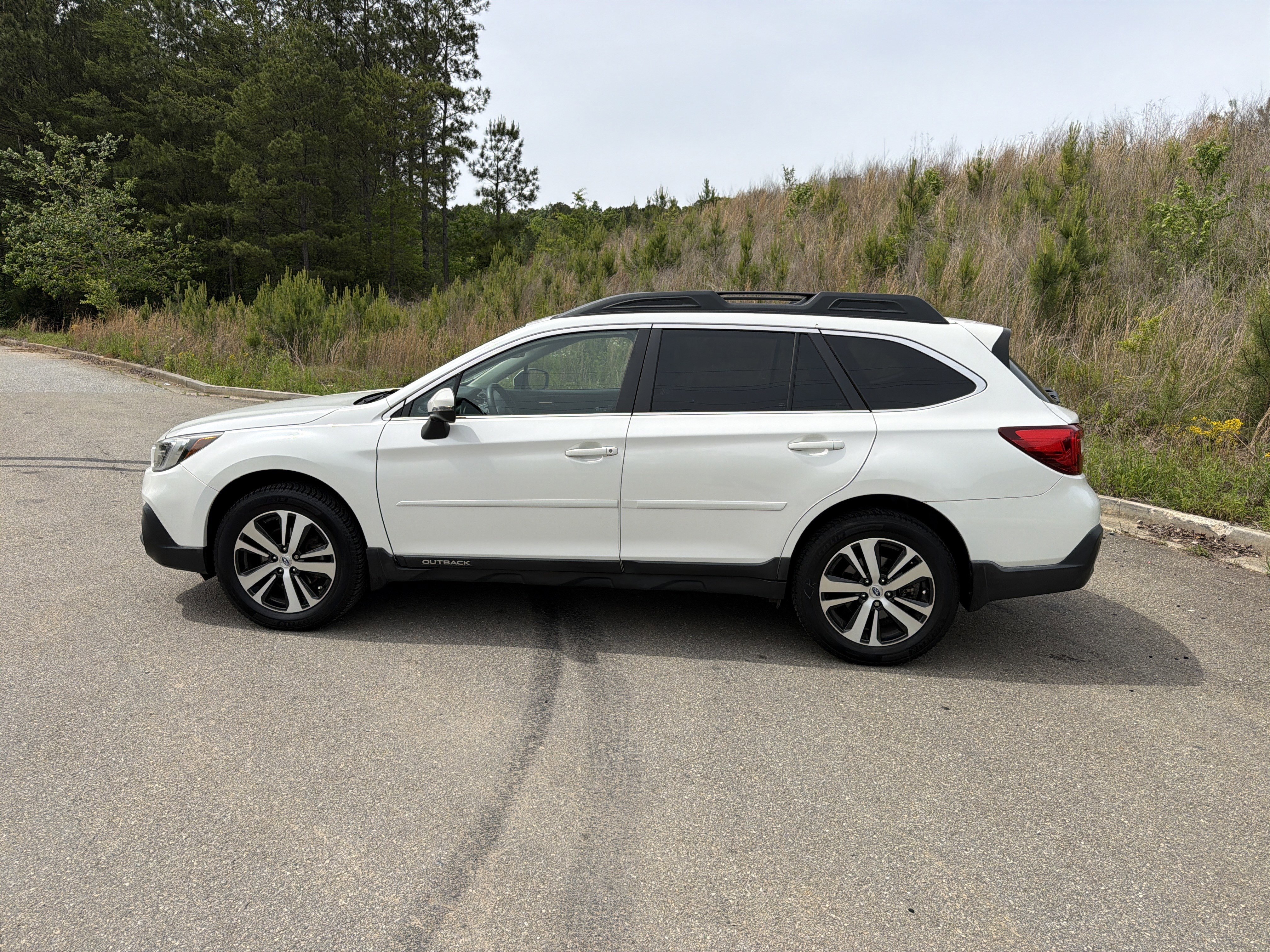 Used 2018 Subaru Outback 2.5i Limited AWD/4WD image 8