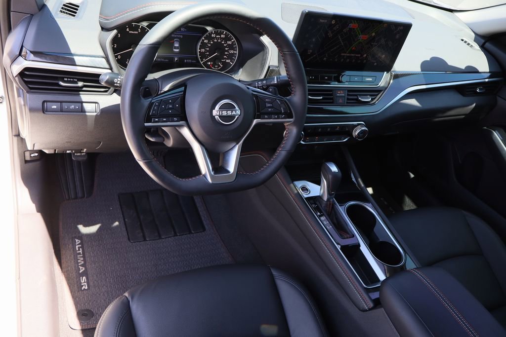 Used 2023 Nissan Altima 2.5 SR w/ SR Premium Package image 11