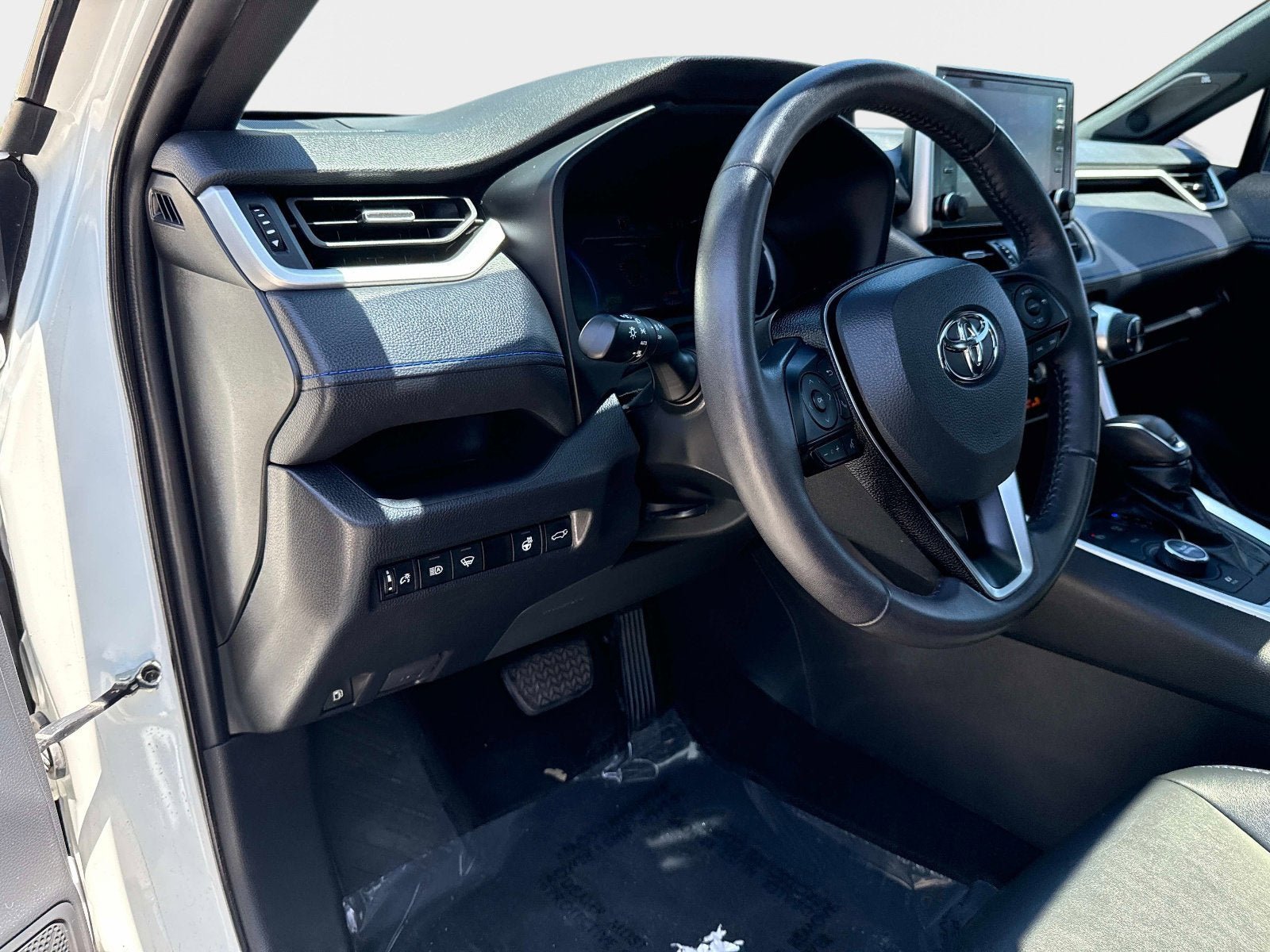 Used 2021 Toyota RAV4 XSE w/ XSE Grade Weather Package AWD/4WD image 17