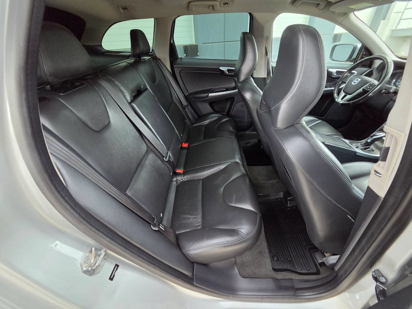 Used 2015 Volvo XC60 T5 AWD/4WD image 17