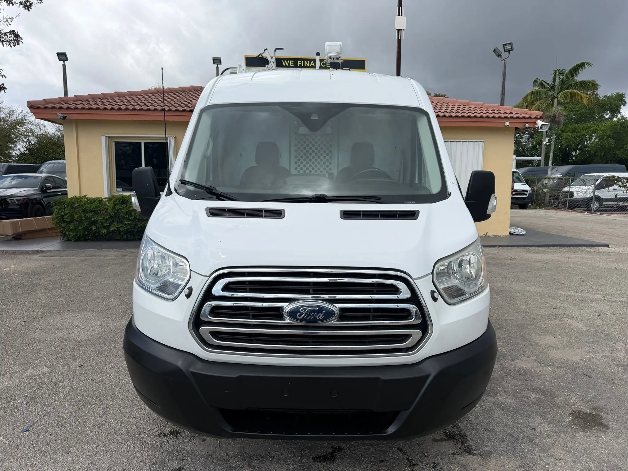 Used 2019 Ford Transit 250 XL w/ Exterior Upgrade Package image 10