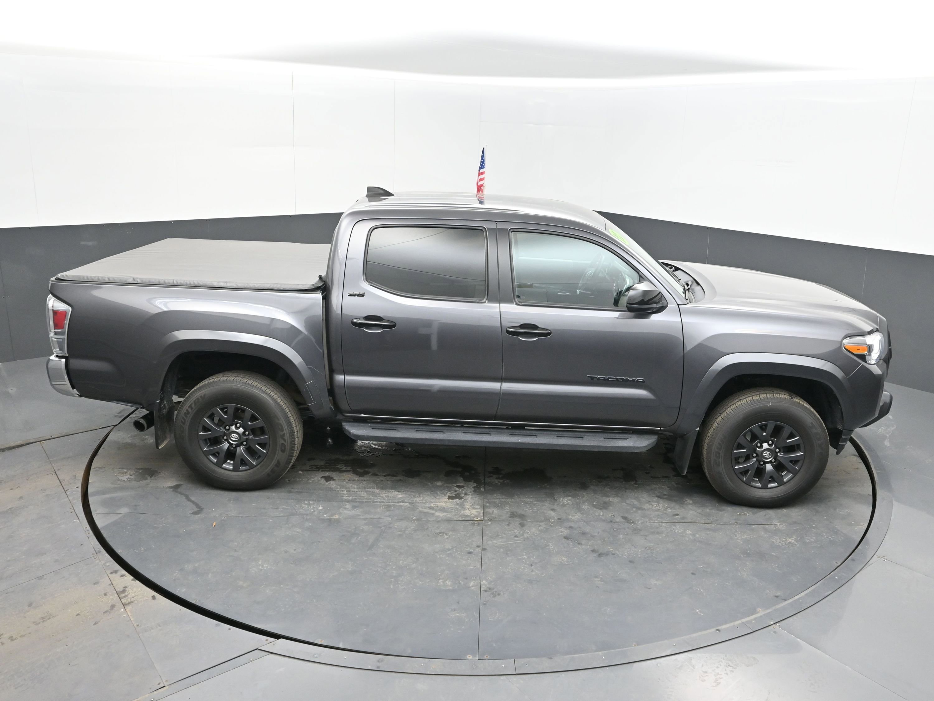 Used 2022 Toyota Tacoma SR5 w/ SR5 Appearance Package (SM) image 37