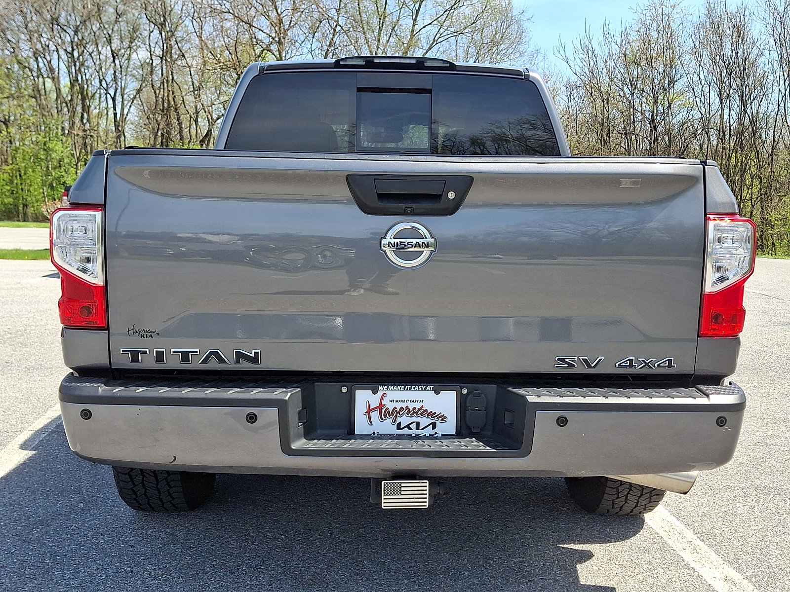 Used 2019 Nissan Titan SV w/ SV Convenience Package image 5