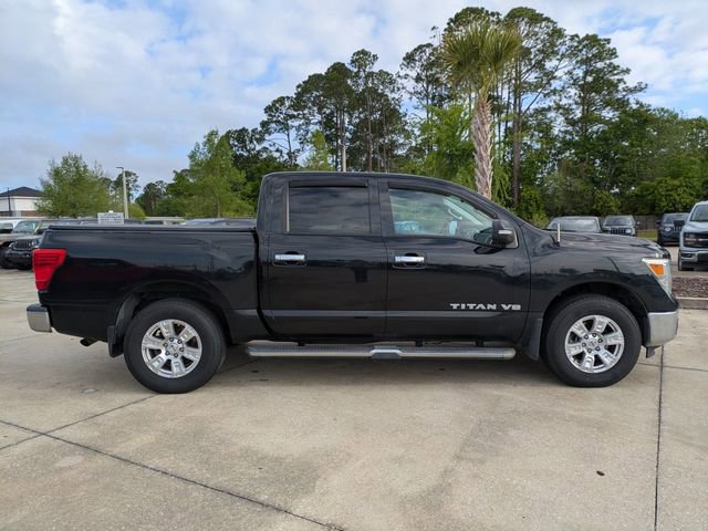 Used 2019 Nissan Titan SV image 3