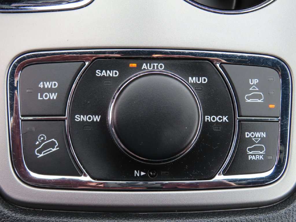 Certified 2020 Jeep Grand Cherokee Overland AWD/4WD image 11