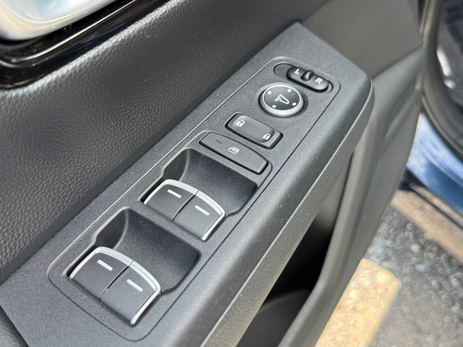 Used 2023 Honda CR-V EX-L image 14