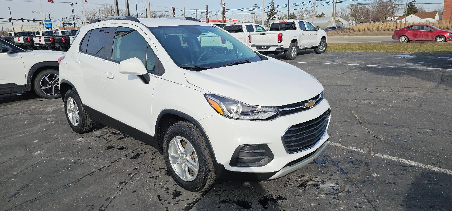 Used 2022 Chevrolet Trax LT w/ LT Convenience Package AWD/4WD image 1