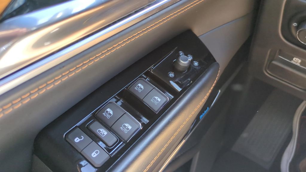 Used 2022 Jeep Grand Wagoneer Series III w/ Rear Seat Video Group 1 image 22