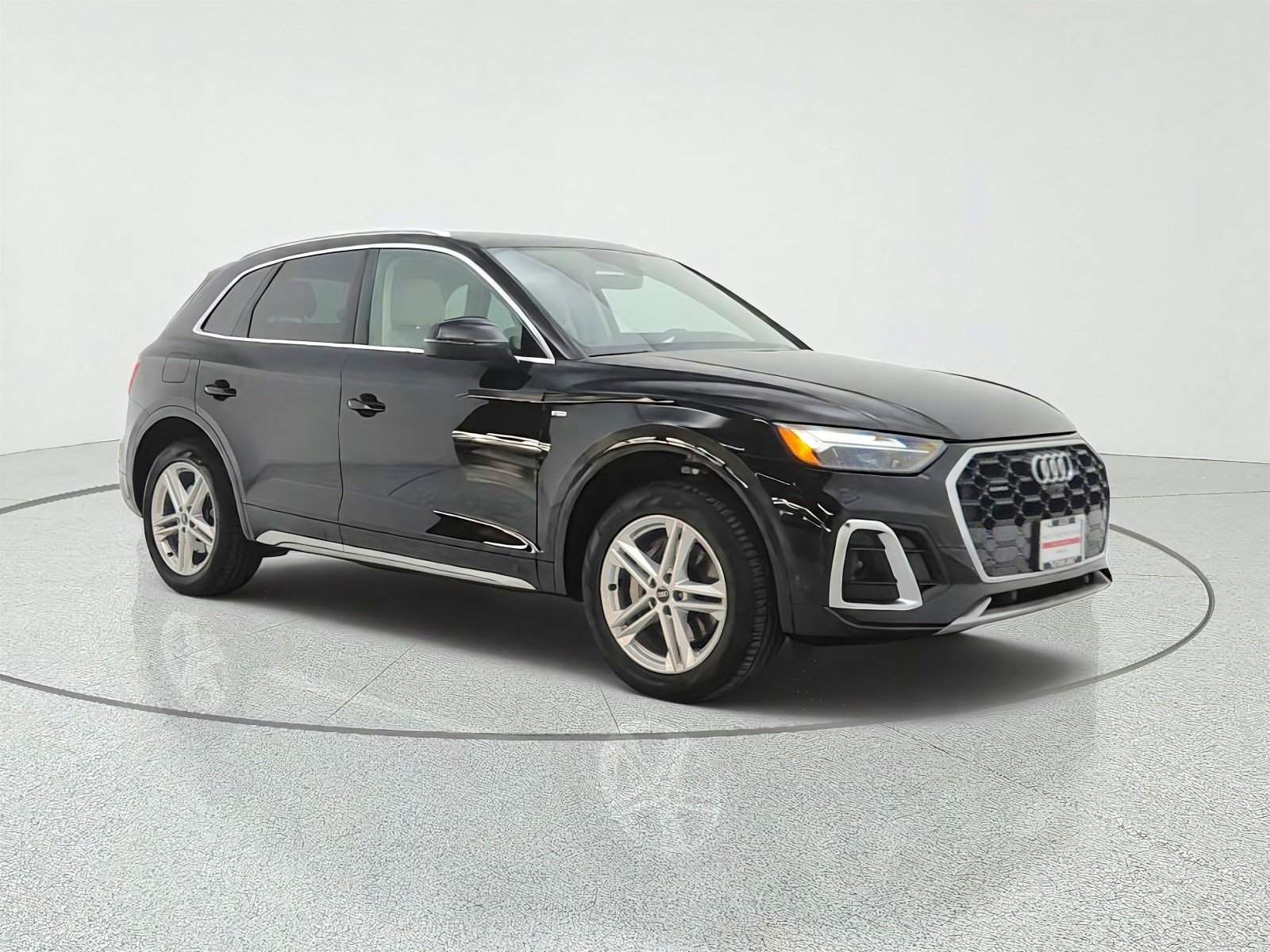 Used 2023 Audi Q5 e Premium Plus w/ Premium Plus Package AWD/4WD image 3