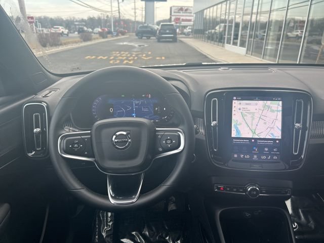Certified 2025 Volvo XC40 B5 Plus AWD/4WD image 18