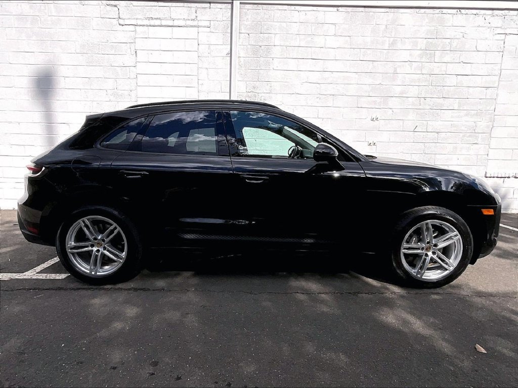 Certified 2023 Porsche Macan AWD/4WD image 6