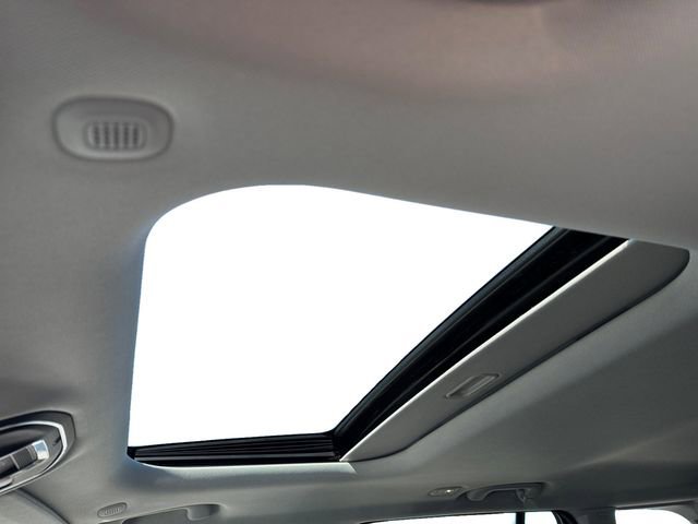 Certified 2023 Jeep Grand Cherokee Laredo w/ Luxury Tech Group I image 13