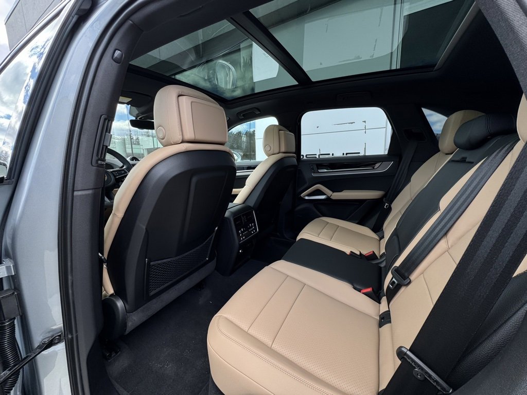 New 2025 Porsche Cayenne E-Hybrid image 40