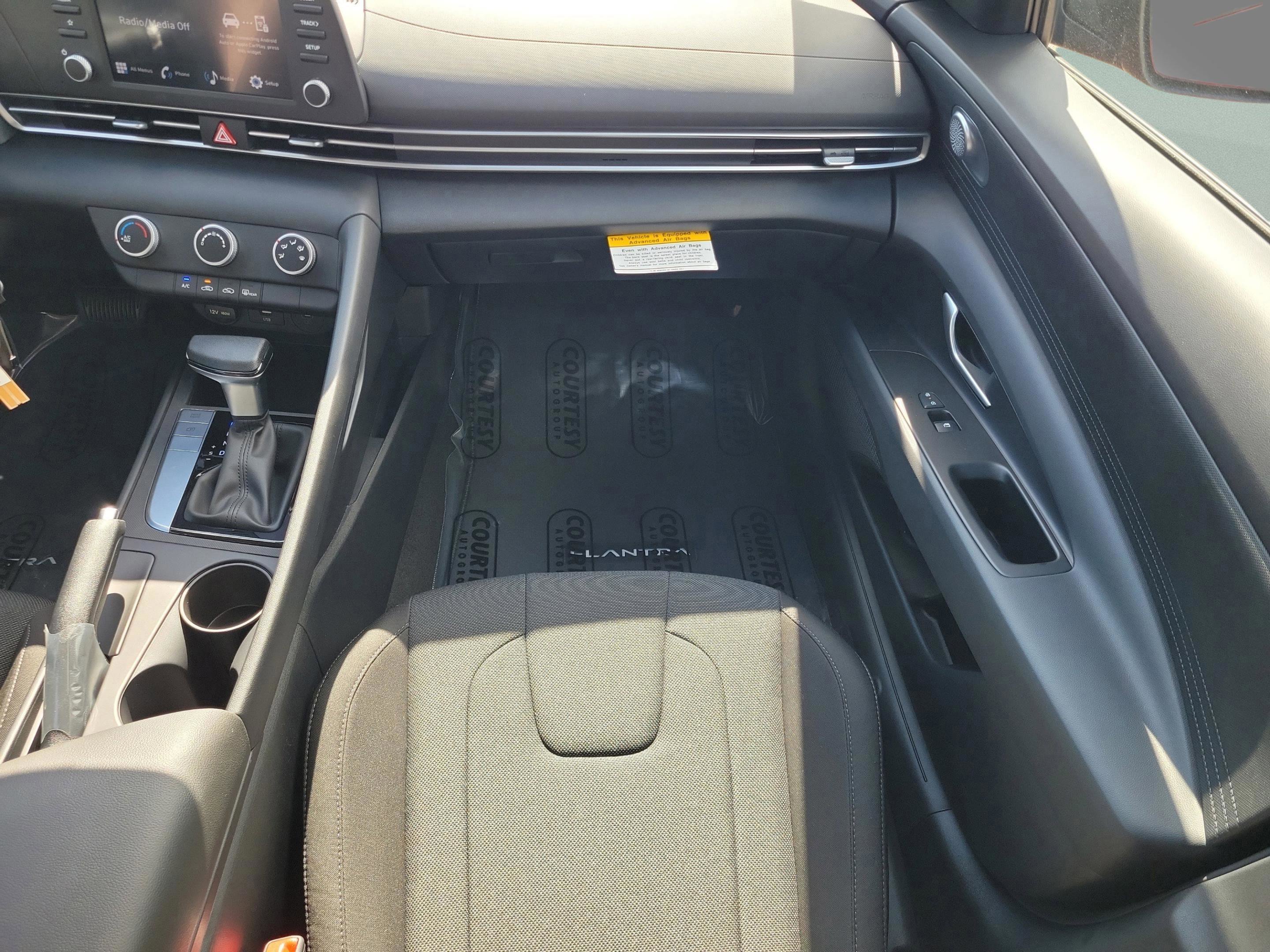 New 2026 Hyundai Elantra SE image 24