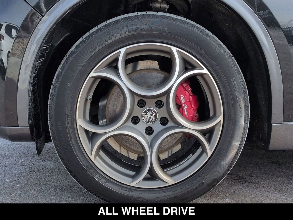Used 2023 Alfa Romeo Stelvio Ti AWD/4WD image 19