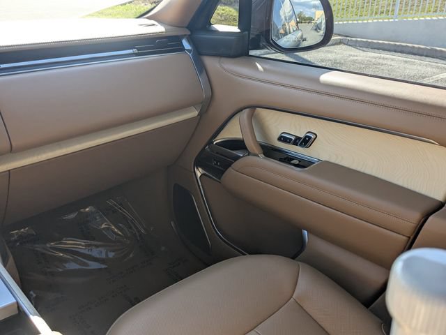Certified 2025 Land Rover Range Rover SV AWD/4WD image 17