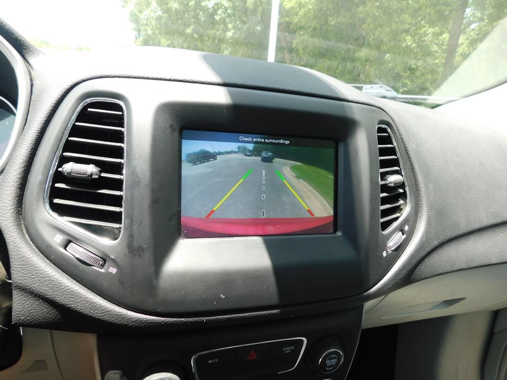 Used 2018 Jeep Compass Latitude w/ Popular Equipment Group FWD image 6