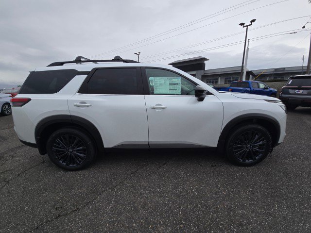 New 2026 Nissan Pathfinder SL image 2