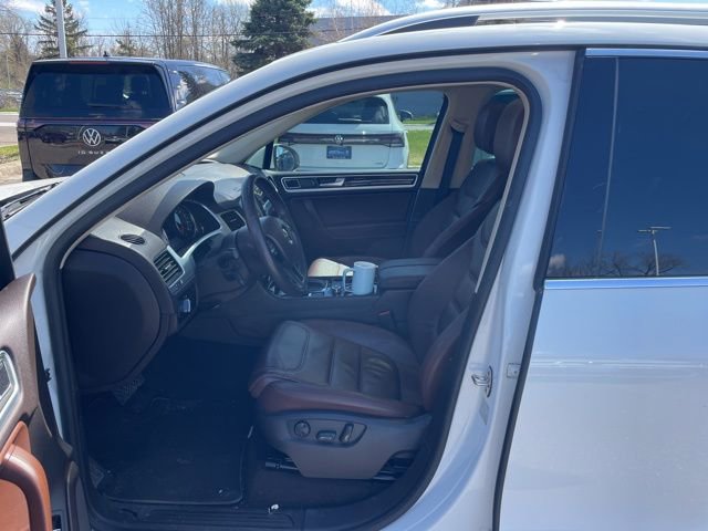Used 2013 Volkswagen Touareg Executive image 15