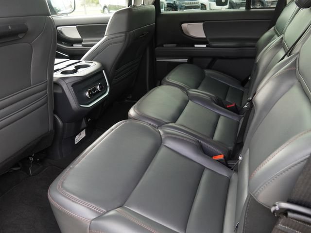 Used 2025 Ford Expedition Active AWD/4WD image 13