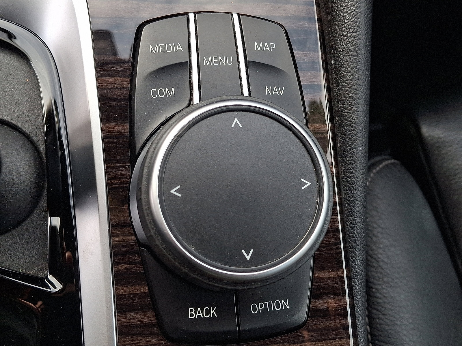 Used 2019 BMW 530i xDrive w/ Convenience Package image 25