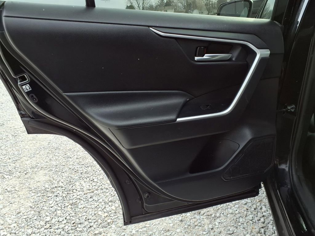 Used 2020 Toyota RAV4 XLE AWD/4WD image 24