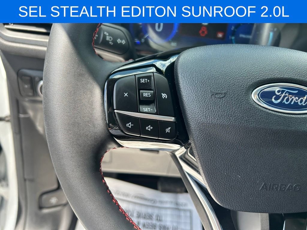 Certified 2022 Ford Escape SEL w/ SEL Stealth AWD Package image 19