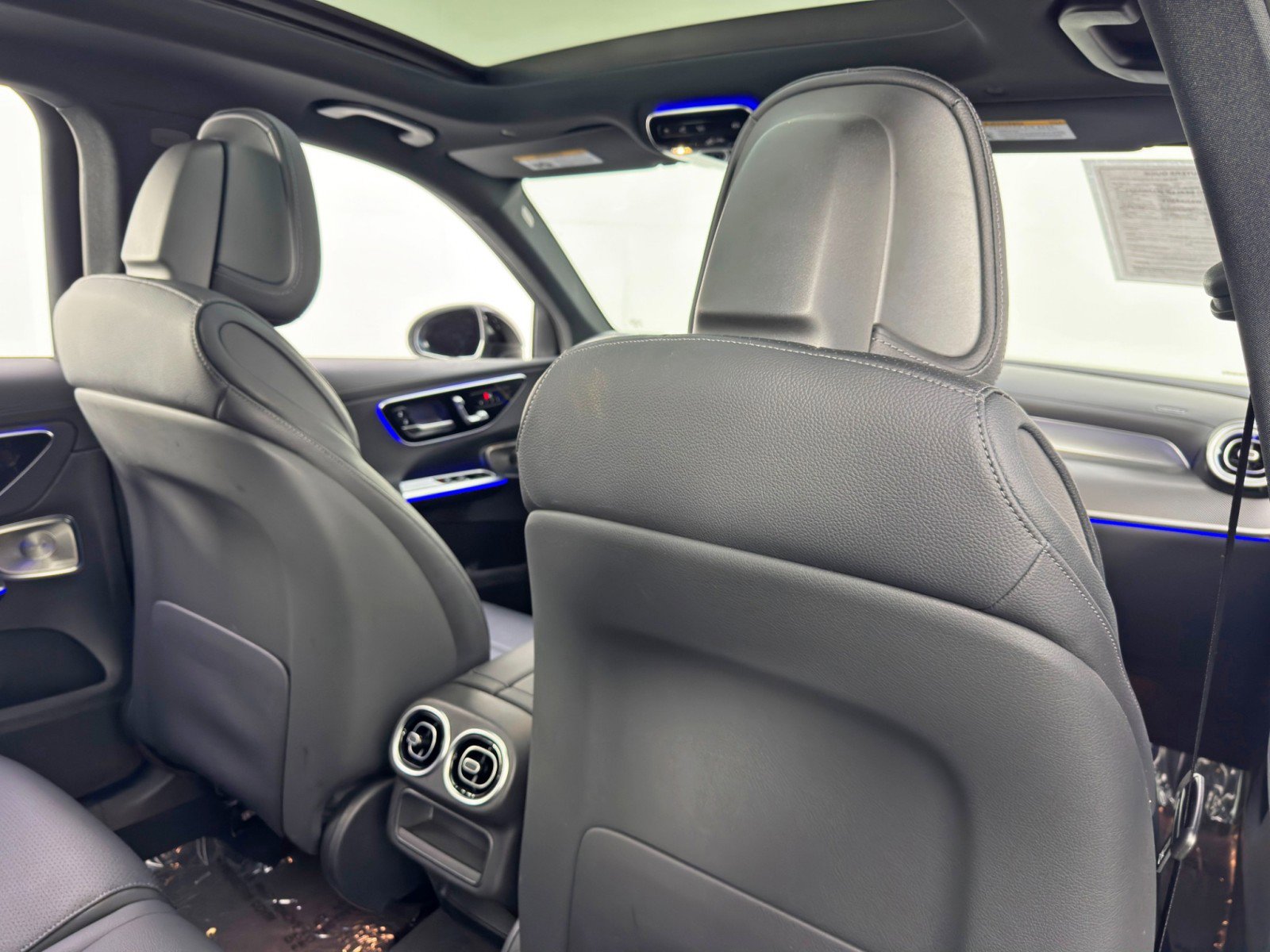 Used 2025 Mercedes-Benz GLC 300 4MATIC w/ AMG Line image 39