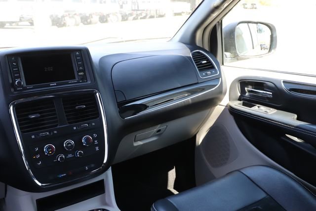 Used 2017 Dodge Grand Caravan SXT image 26