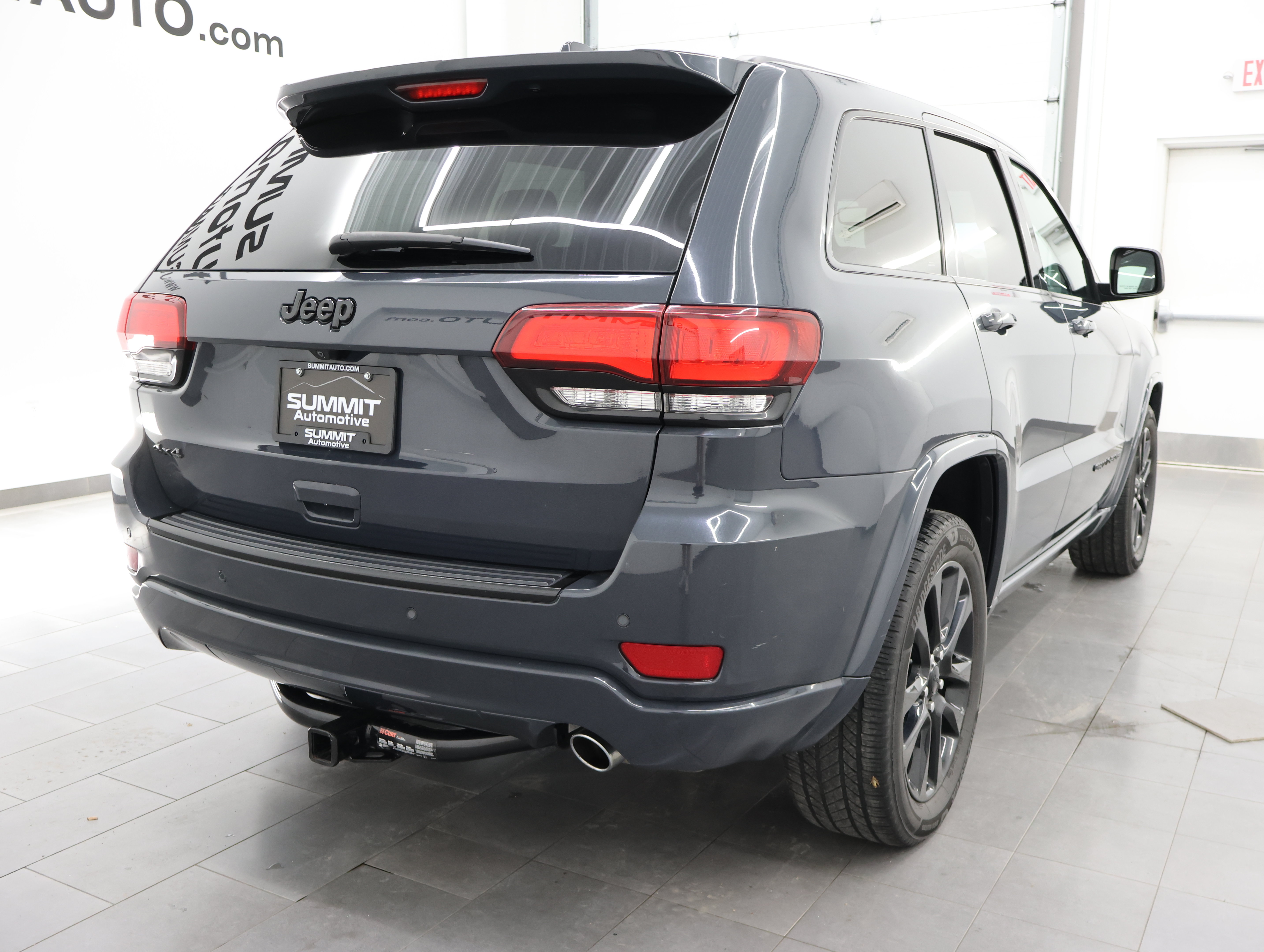 Used 2018 Jeep Grand Cherokee Altitude AWD/4WD image 4