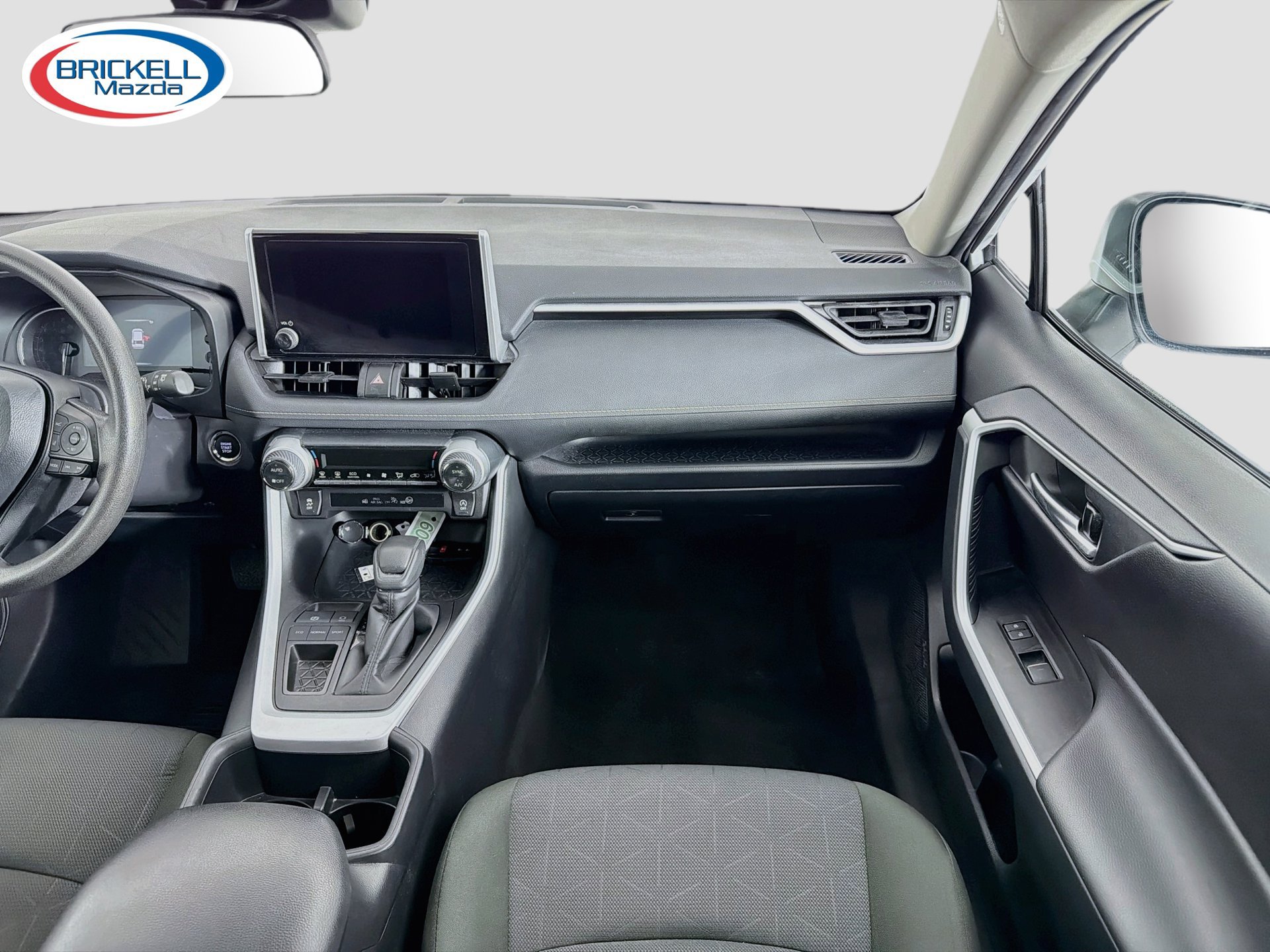 Used 2025 Toyota RAV4 XLE FWD image 17