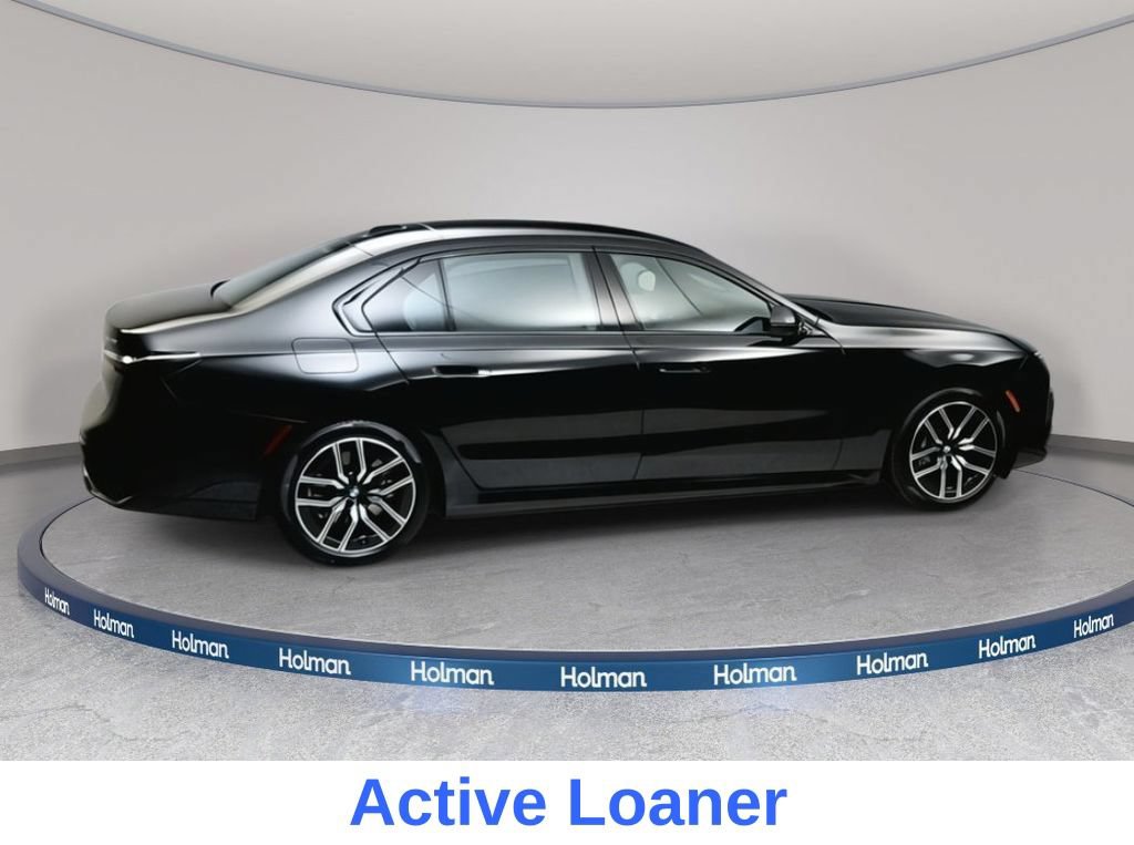 Used 2025 BMW i7 xDrive60 AWD/4WD image 3