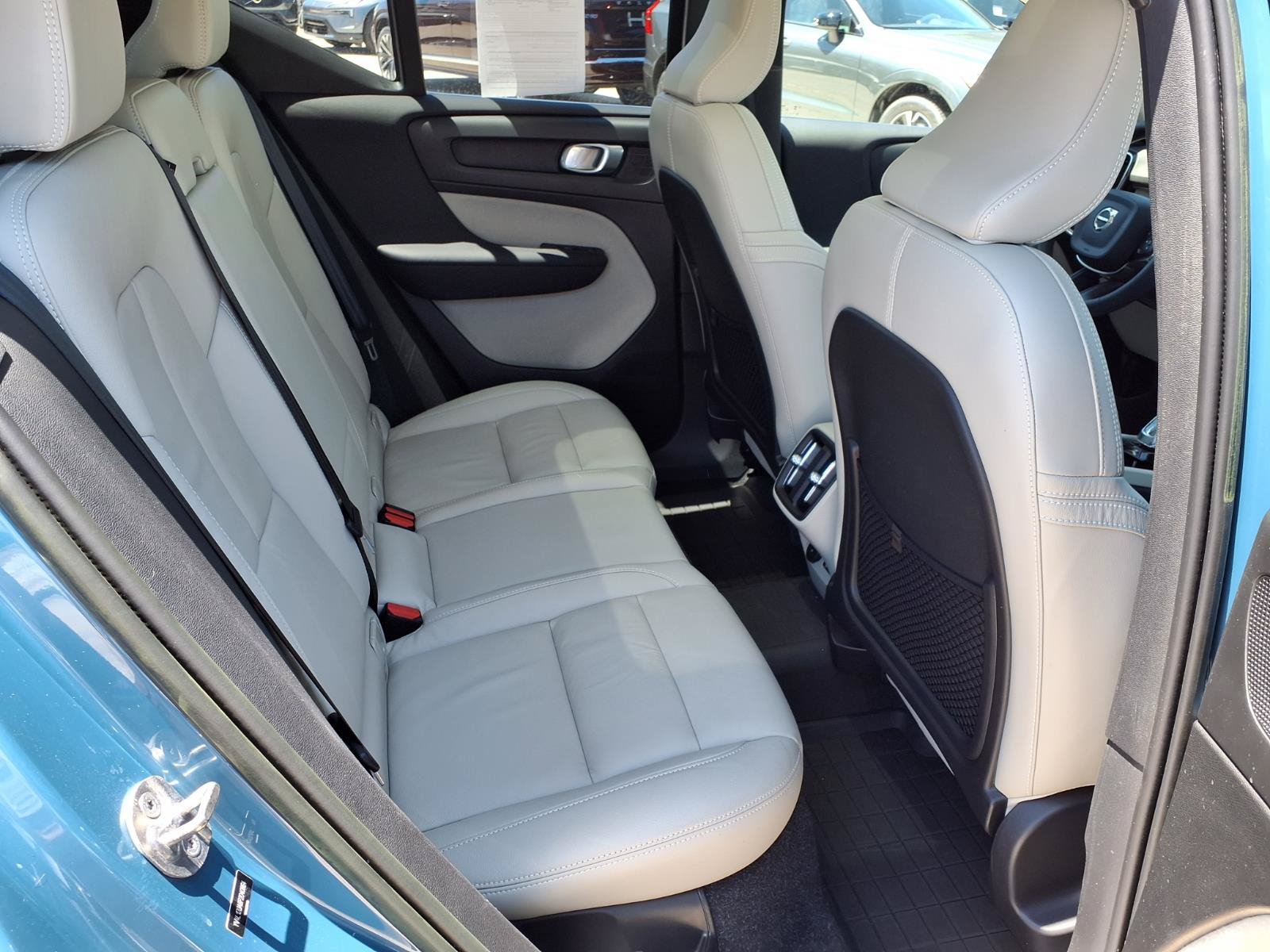 Certified 2023 Volvo XC40 B5 Ultimate w/ Protection Package Premier AWD/4WD image 15