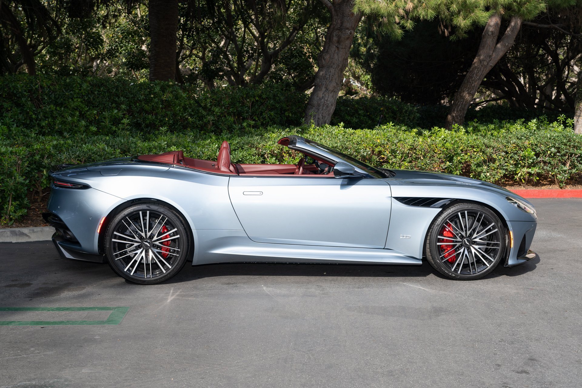 Used 2021 Aston Martin DBS Superleggera Volante image 28