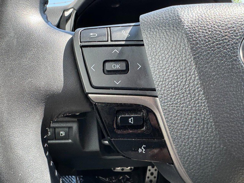 Certified 2025 Toyota Camry Hybrid image 16