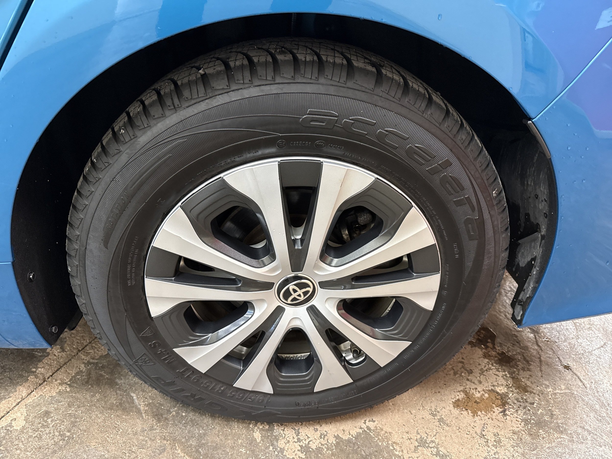 Used 2021 Toyota Prius Prime LE FWD image 7