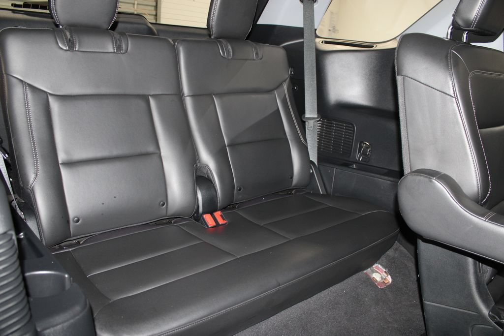 Used 2023 Ford Explorer XLT w/ Equipment Group 202A AWD/4WD image 32