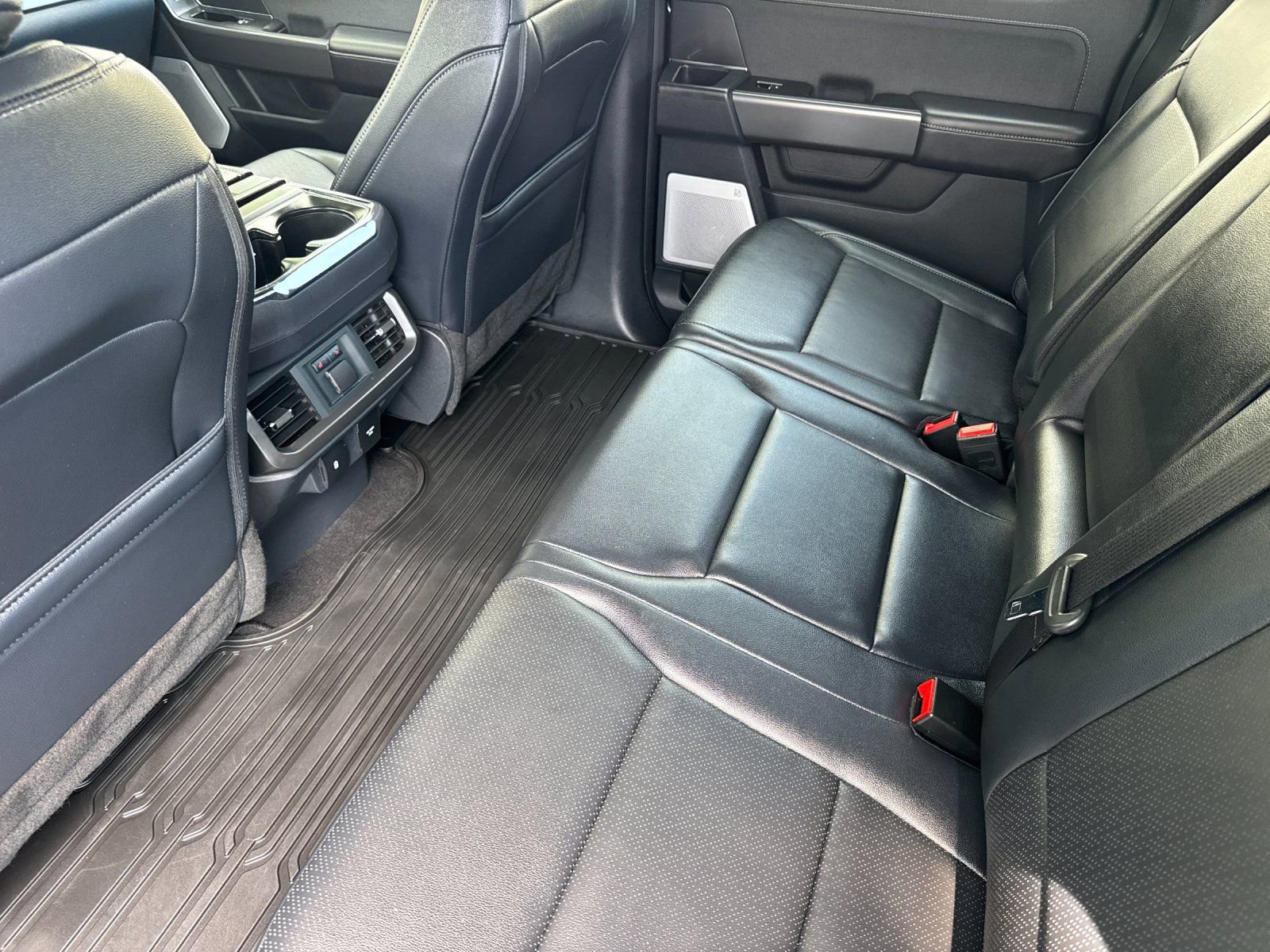 Used 2025 Ford F150 Lariat w/ Equipment Group 502A High image 13