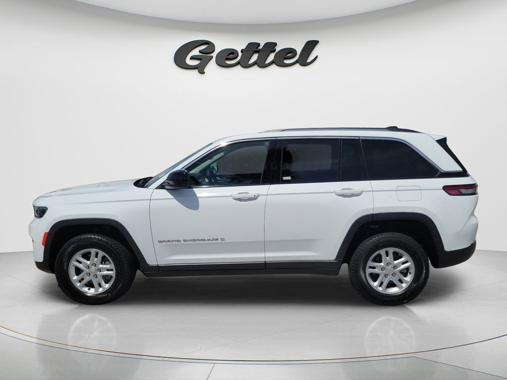 Used 2023 Jeep Grand Cherokee Laredo w/ Luxury Tech Group I RWD image 8