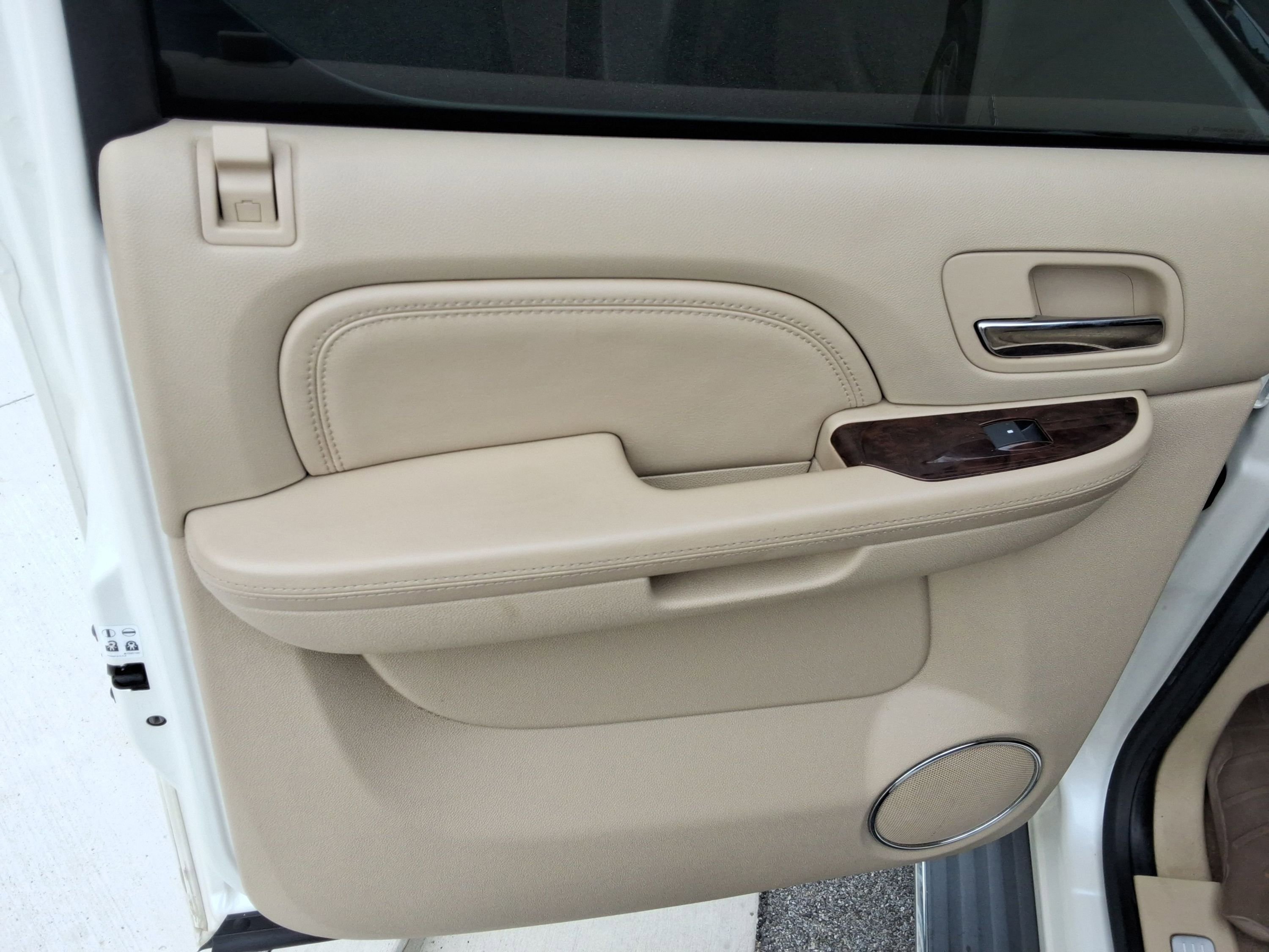 Used 2012 Cadillac Escalade ESV Luxury image 19