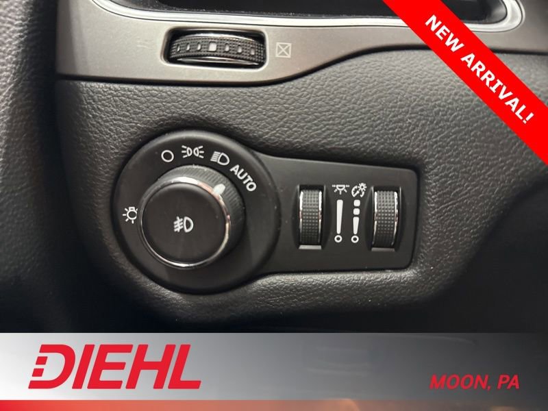 Used 2019 Jeep Cherokee Latitude Plus w/ Cold Weather Group AWD/4WD image 22