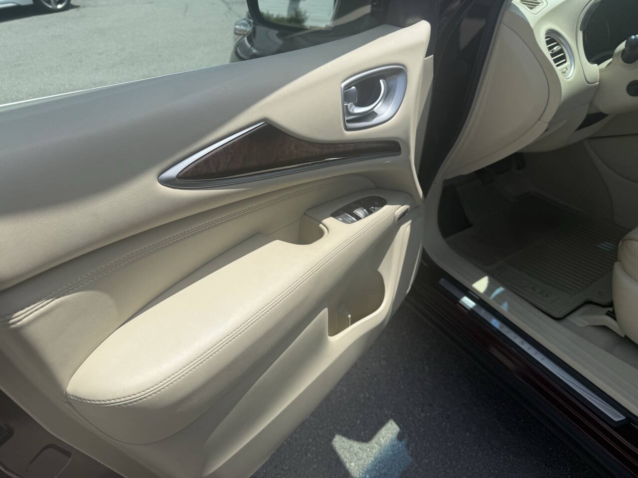 Used 2013 INFINITI JX35 AWD w/ Premium Pkg image 10