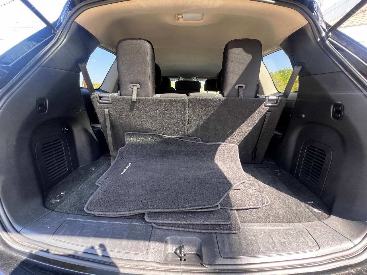 Used 2018 Nissan Pathfinder S image 16