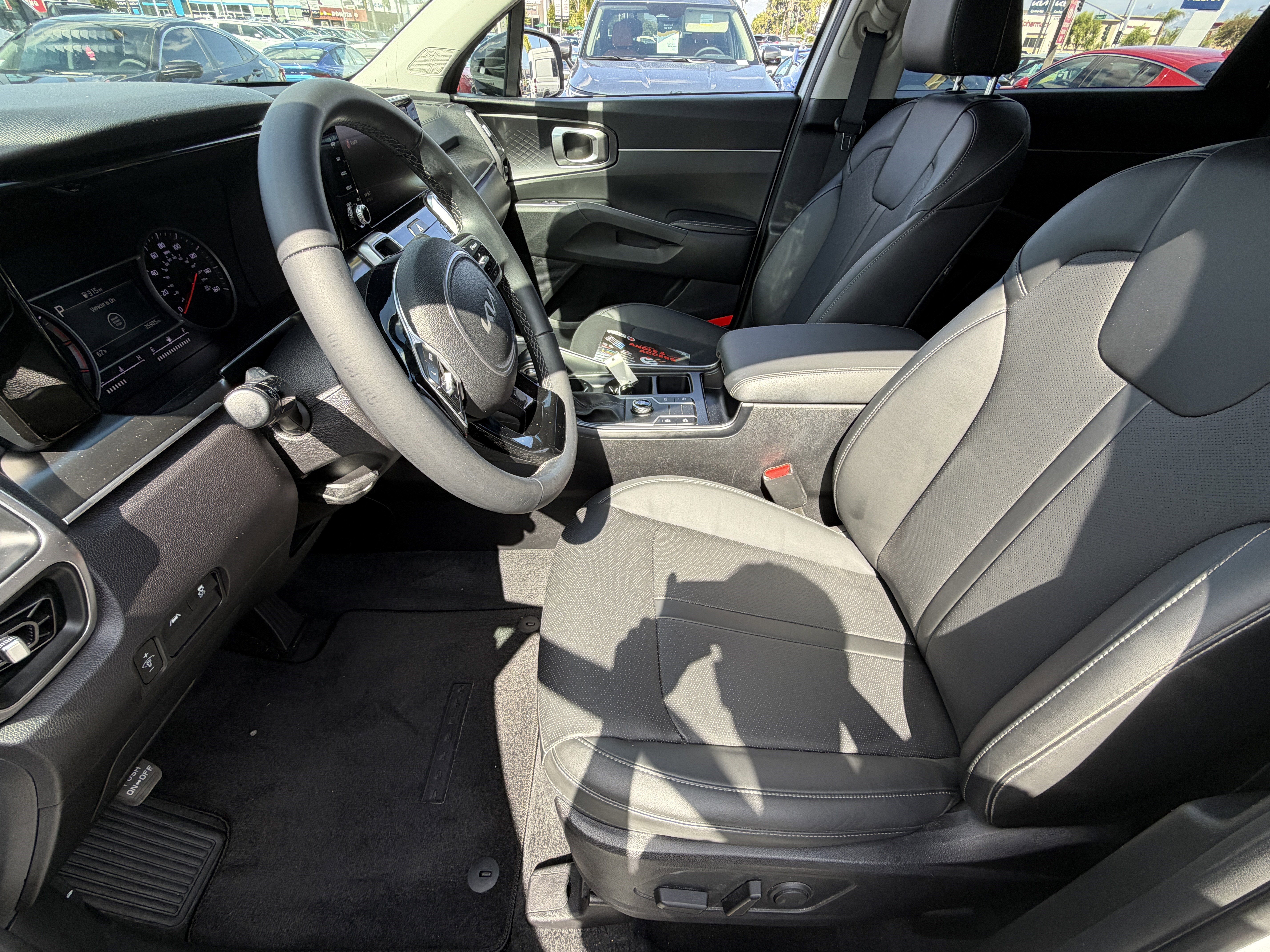 Used 2022 Kia Sorento S w/ Panoramic Sunroof Package FWD image 11